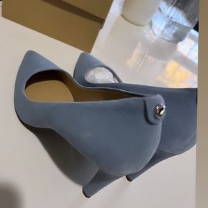 Selling Michael kors heel in light blue